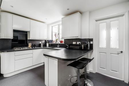 19-Cleeve-Road-10