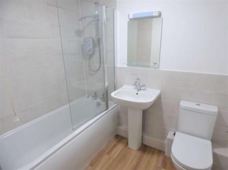 Family Bathroom11405