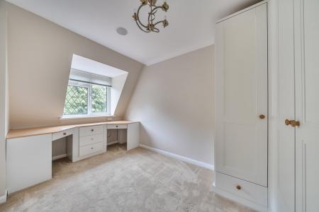 1356296-15-68cace17a