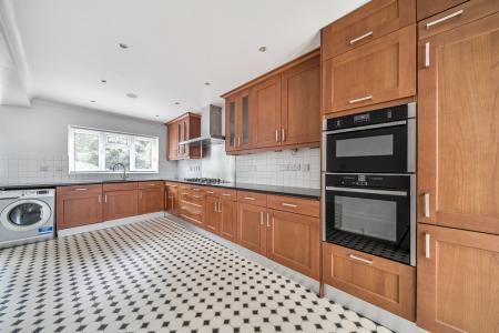 1356296-22-68cacefd7