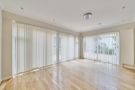 1356296-19-68cace405