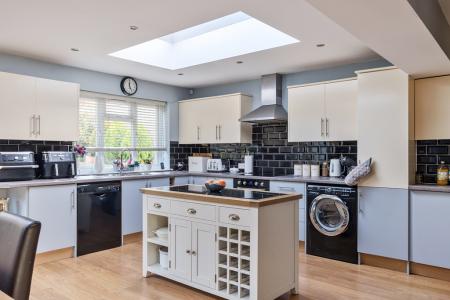 1354915-10-68dd6453c