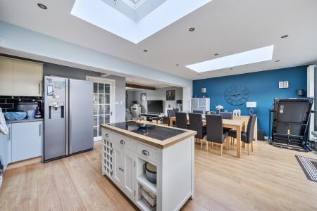 1354915-7-68dd641058