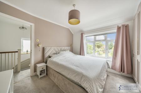 06d35235-32a3-4ccc-8