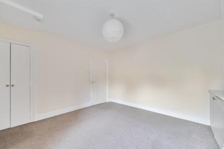 1373739-19-690209662