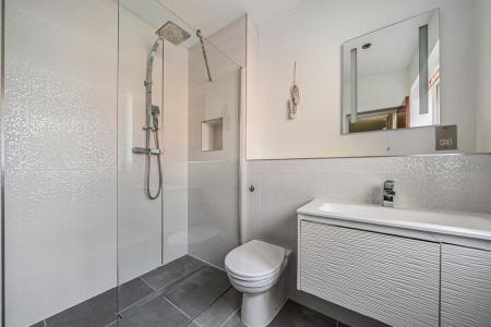 1365305-15-68fb47911