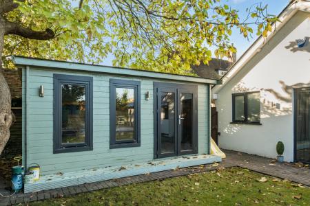 1365305-6-68fb46d995