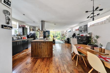 1340159-6-68a4711b8d