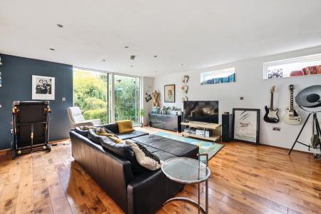 1340159-10-68a4714c4