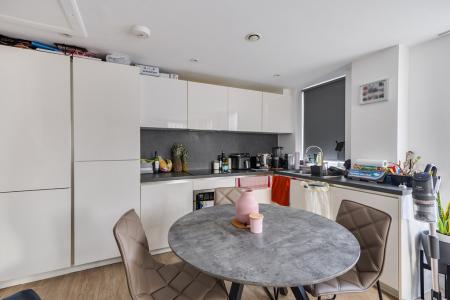 1411354-5-698c7e4601