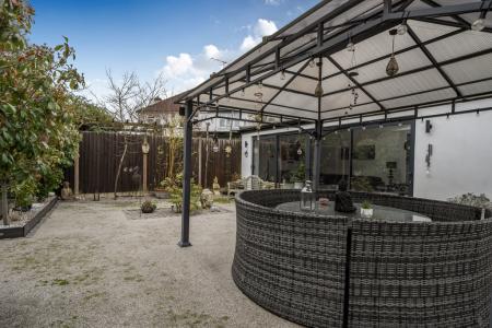 1415374-28-6995cadfc