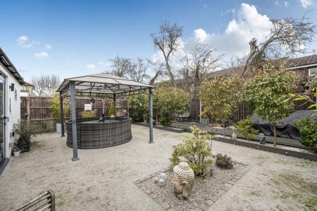 1415374-27-6995cad38