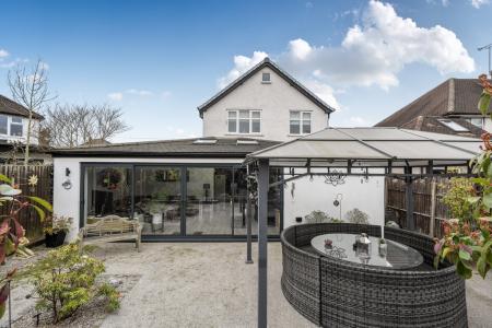 1415374-5-698df1f0f1