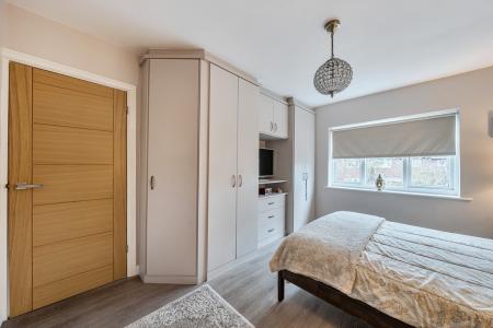 1415374-21-698df32d8