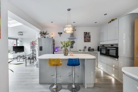 1415374-7-698df23c93