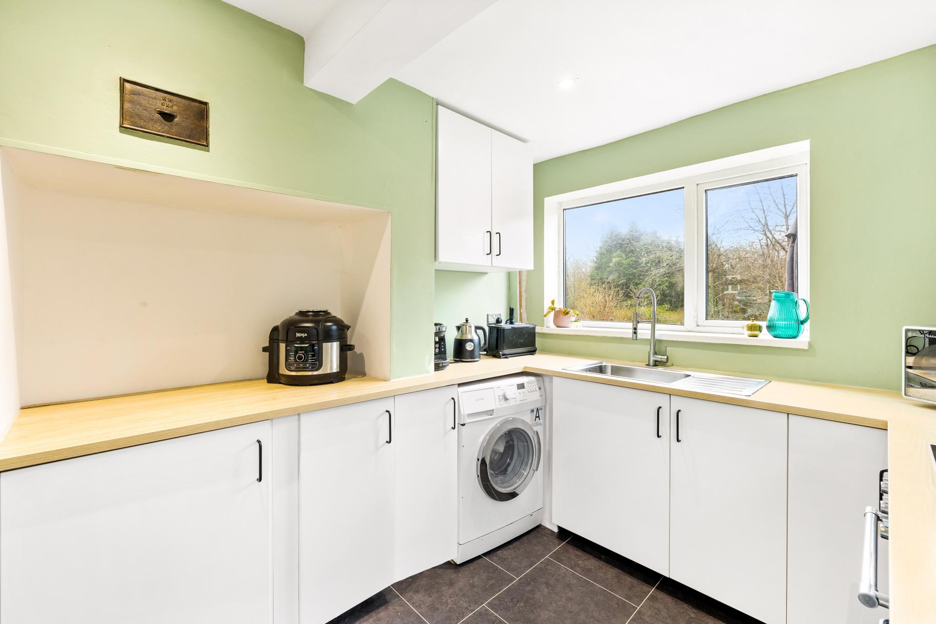 2 bedroom House for sale in Horley