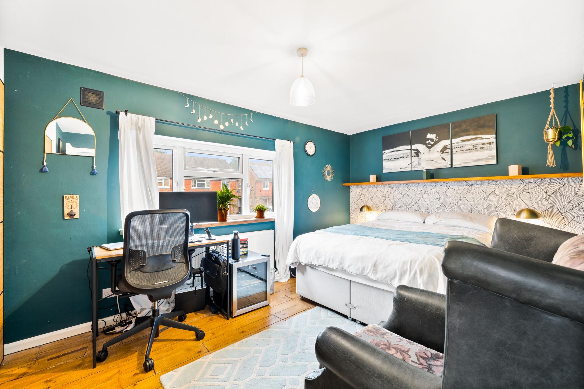 2 bedroom House for sale in Horley