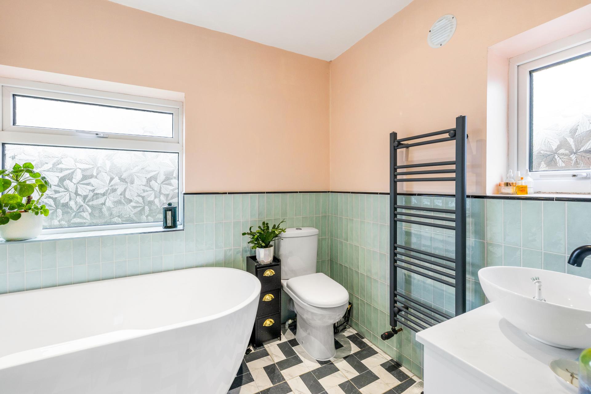 2 bedroom House for sale in Horley