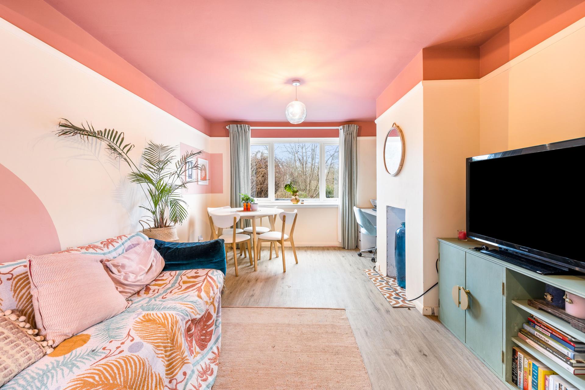 2 bedroom House for sale in Horley