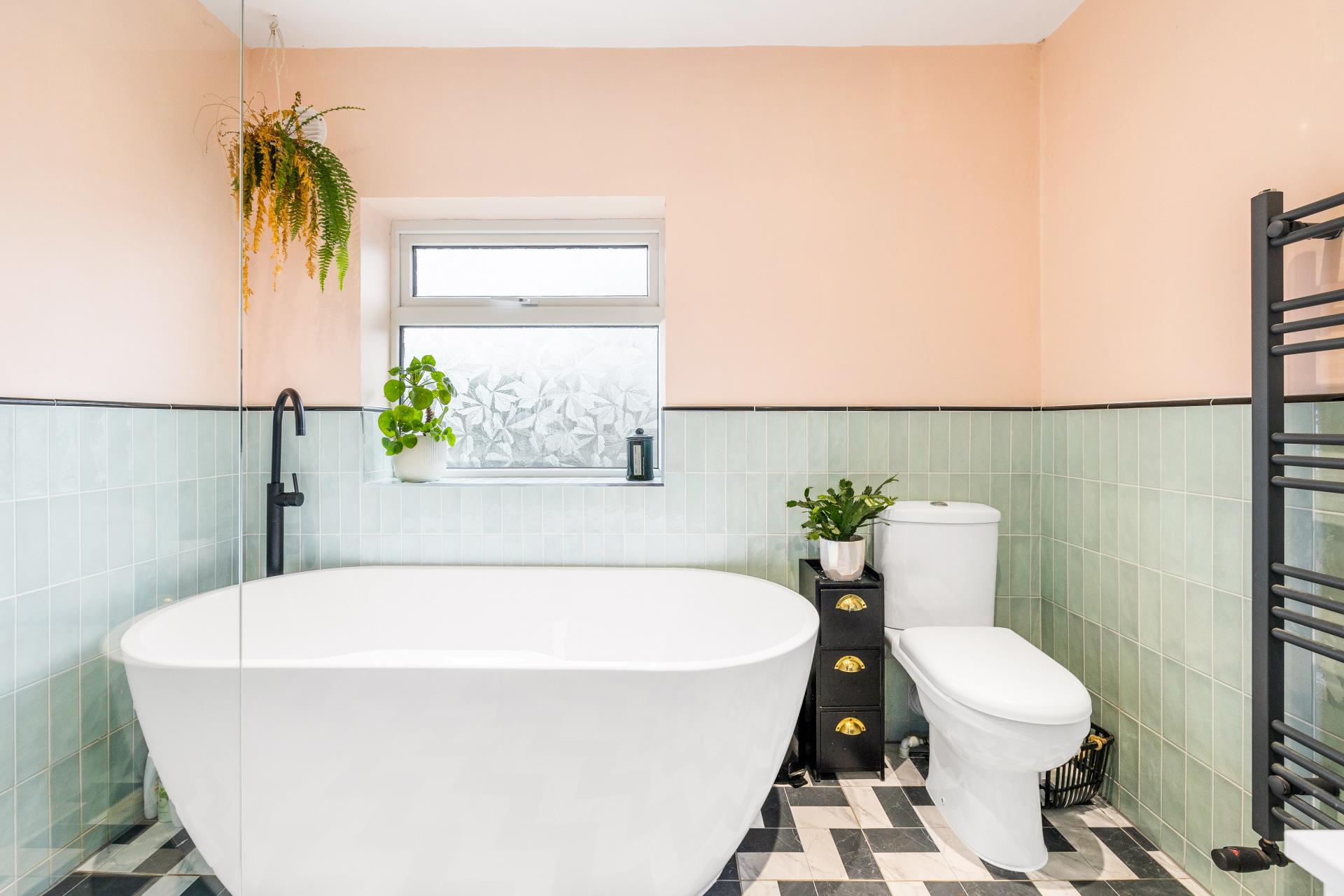 2 bedroom House for sale in Horley