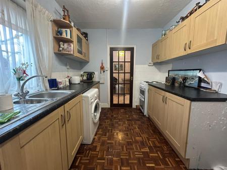 Kitchen 1.jpg