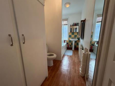 Bathroom 1.jpg