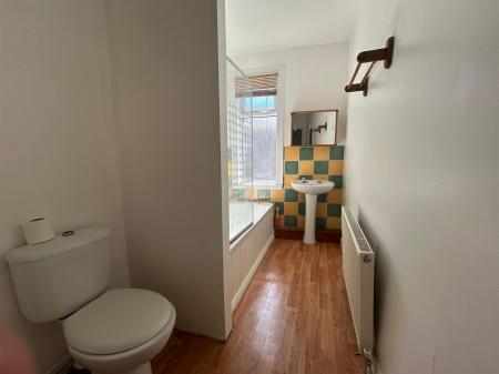 New Bathroom 1.jpg
