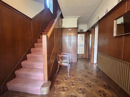 Hallway 2.jpg