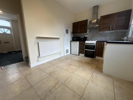 Kitchen 2.jpeg