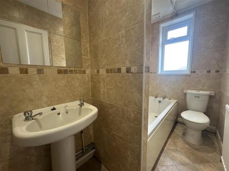 Bathroom 1.jpeg