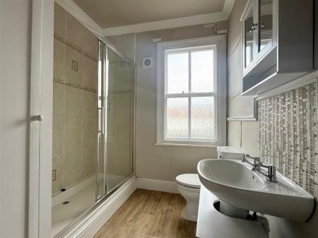 Photo 10 - Bathroom.jpg