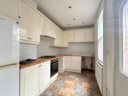Phot 9 - kitchen.jpg
