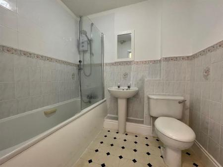 Bathroom 1.jpg