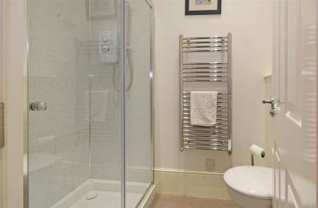 10. shower room.JPG