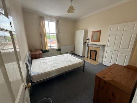 Bedroom 4.jpg