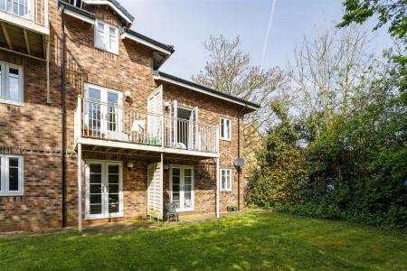 Apt_5_Beverley_House_4.jpg