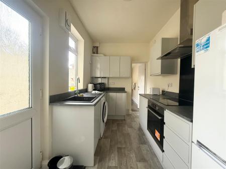 Kitchen 2 - 15 Norman Street.jpg