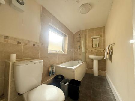 Bathroom - 15 Norman Street.jpg
