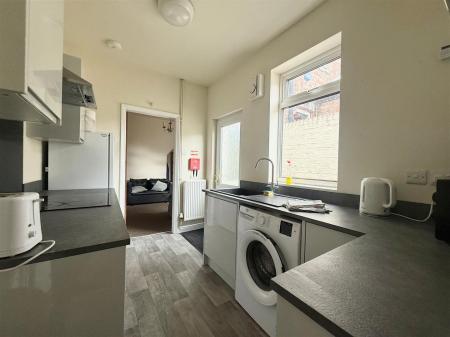 Kitchen 1 - 15 Norman Street.jpg