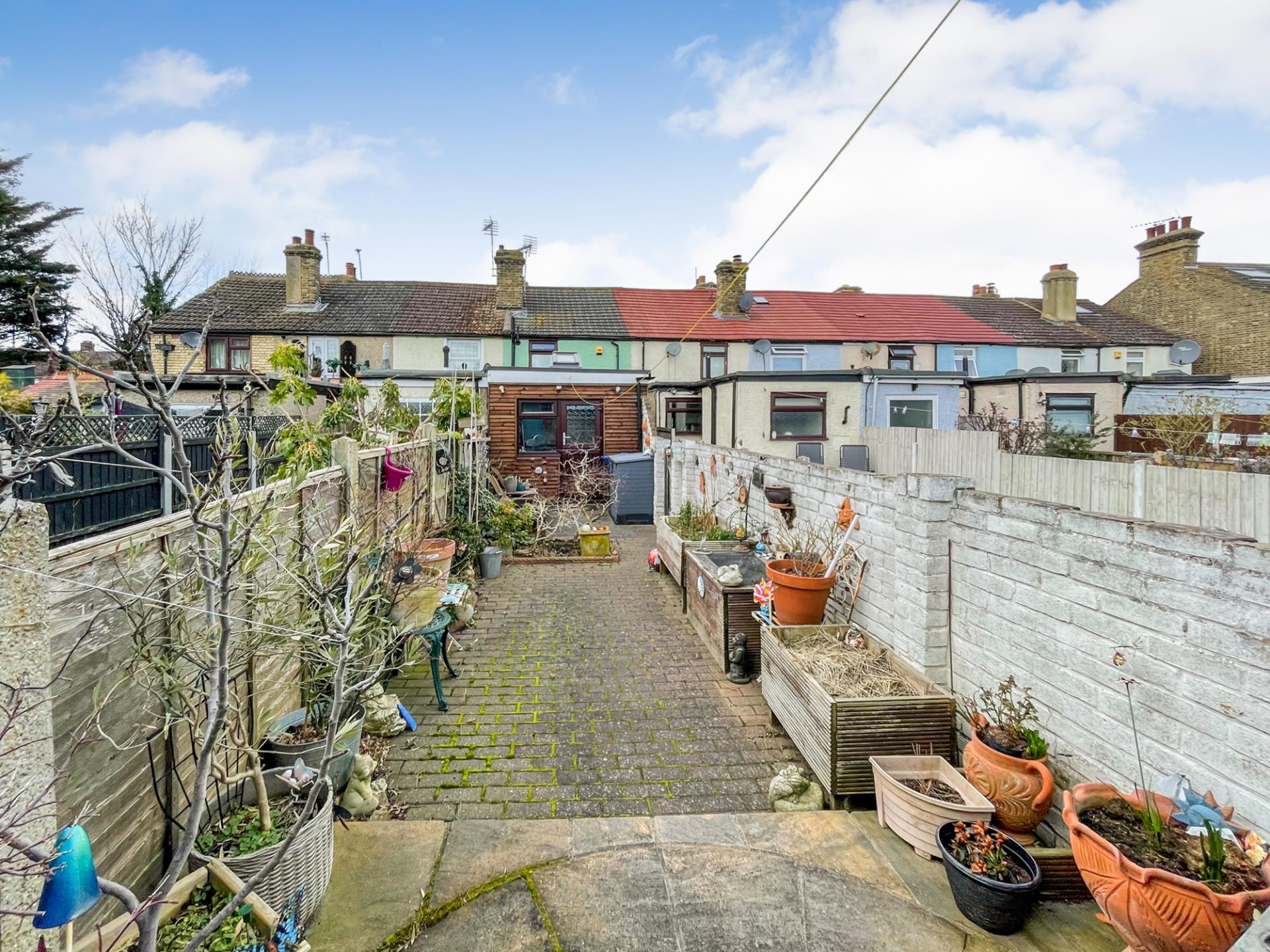 2 bedroom Cottage for sale in South Ockendon