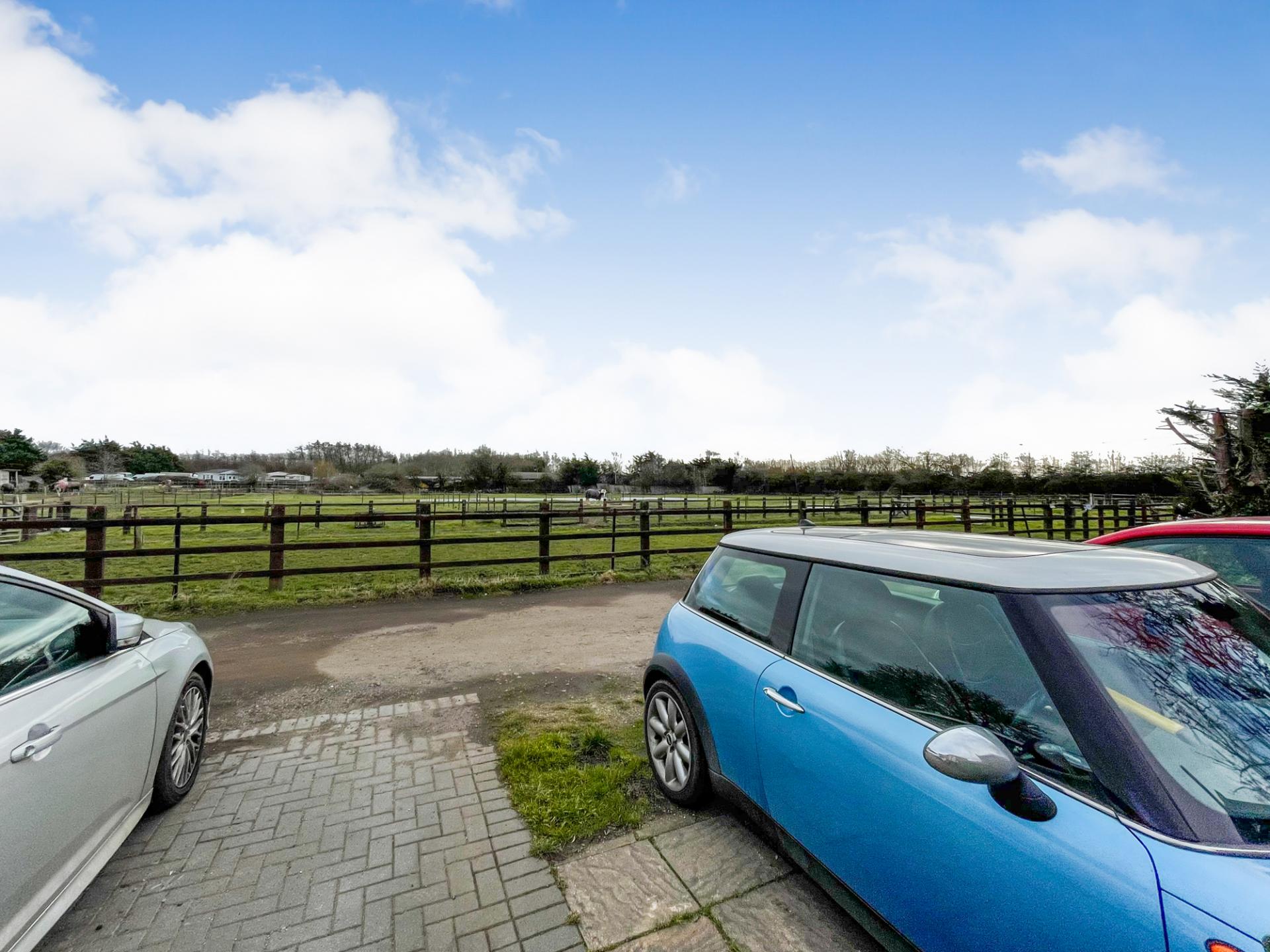 2 bedroom Cottage for sale in South Ockendon