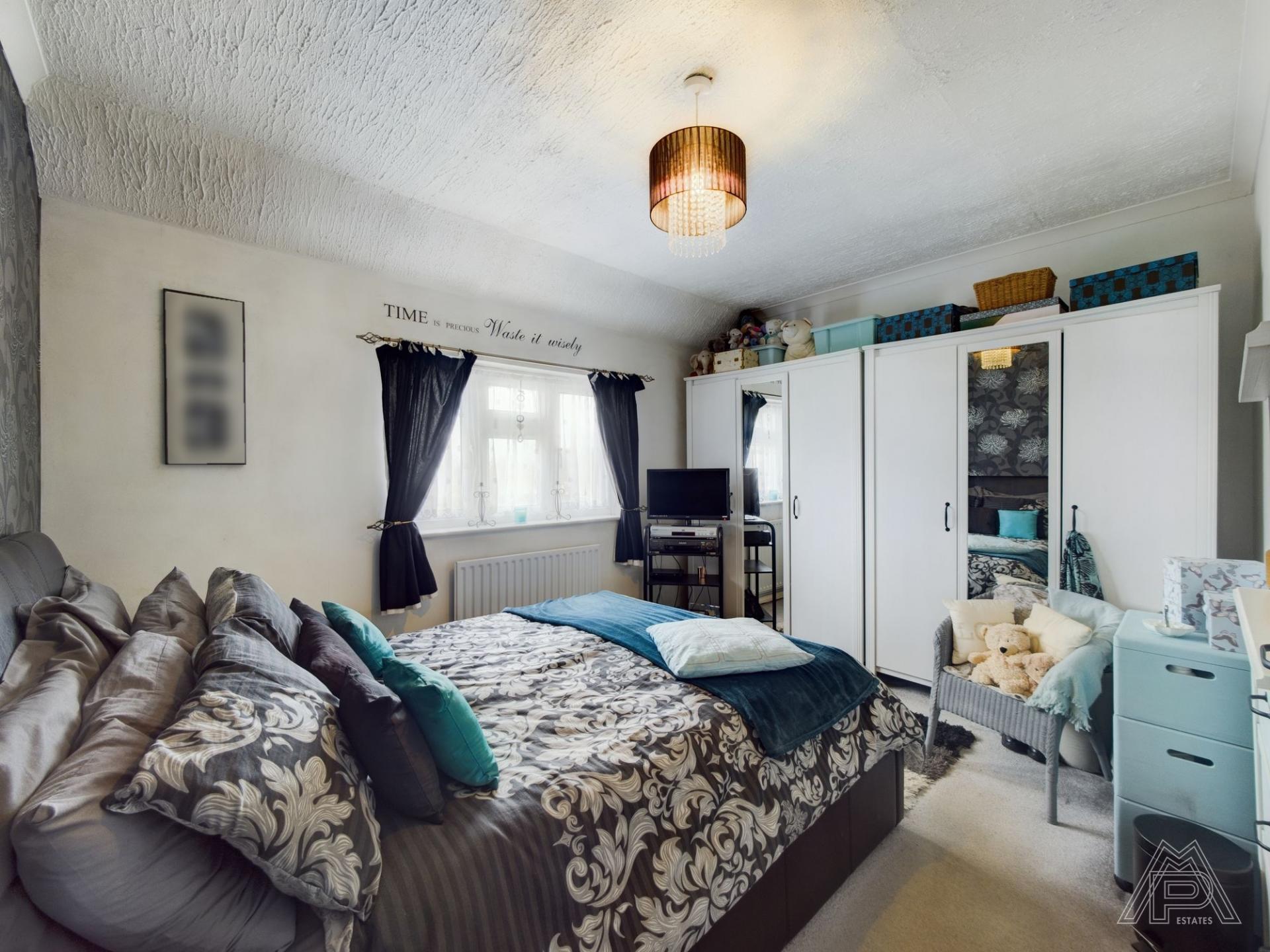 3 bedroom End of Terrace House for sale in South Ockendon