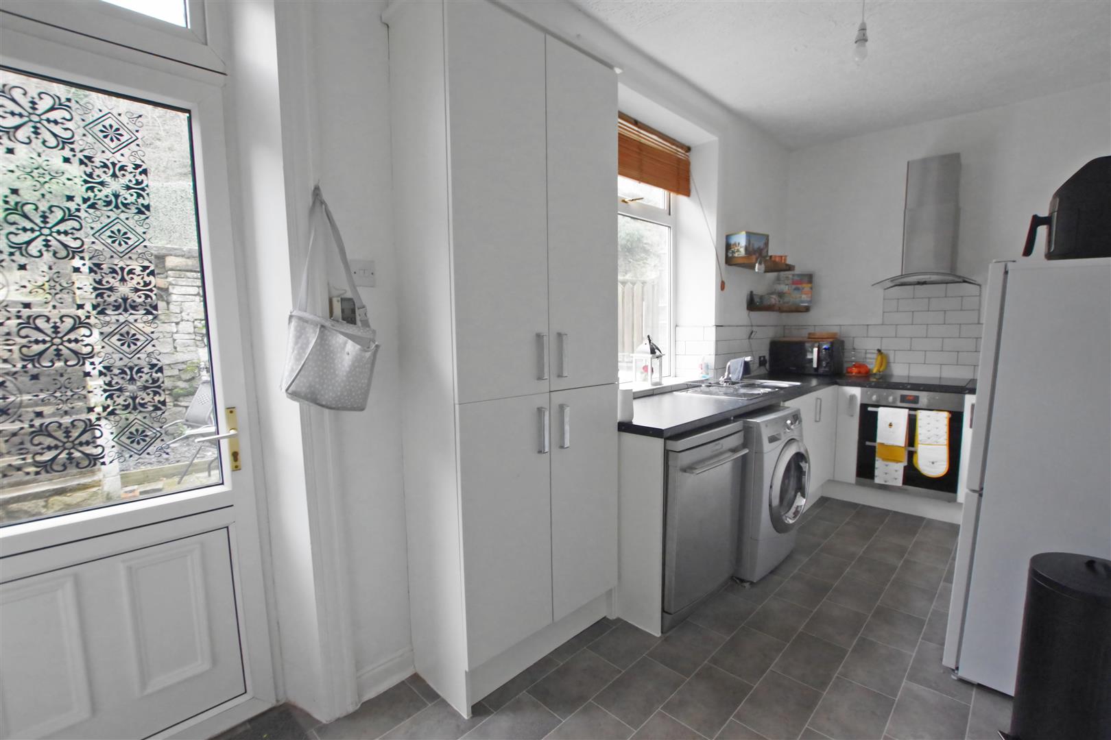 2 bedroom Terraced House for sale in Greetland