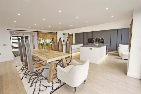 Open Plan Living/Dining Kitchen