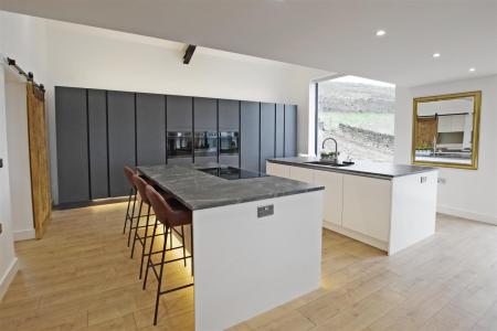 Open Plan Living/Dining Kitchen