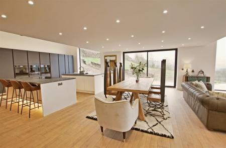 Open Plan Living/Dining Kitchen