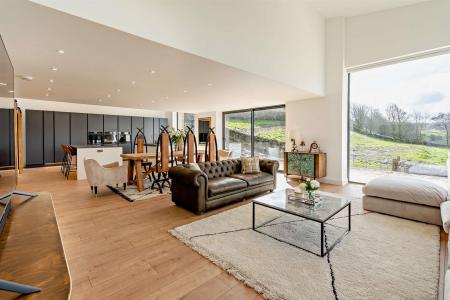 Open Plan Living/Dining Kitchen