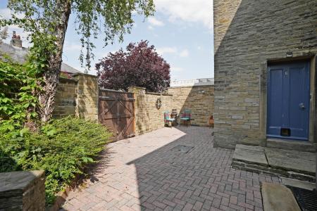 Courtyard 1.jpg