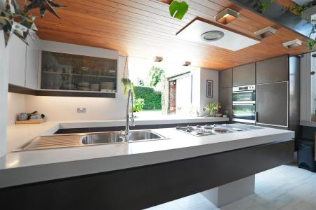 Kitchen 2.jpg