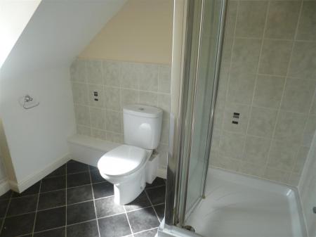 30 Gelli Rhedyn En Suite.JPG